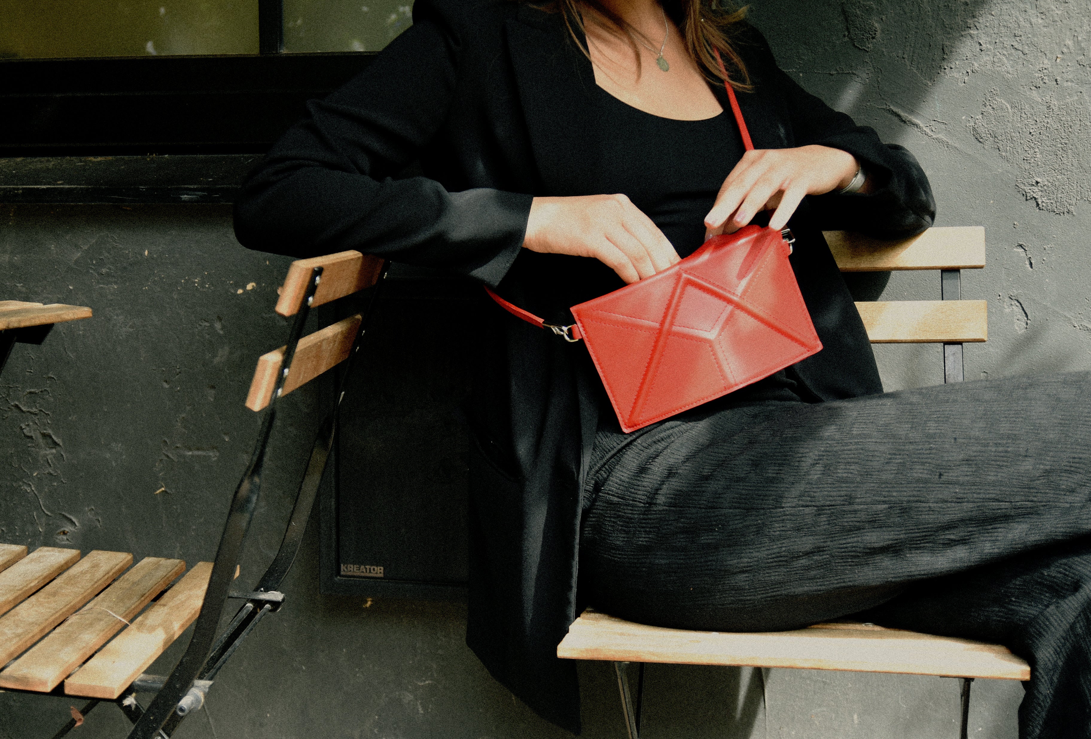 Facet clutch with strap